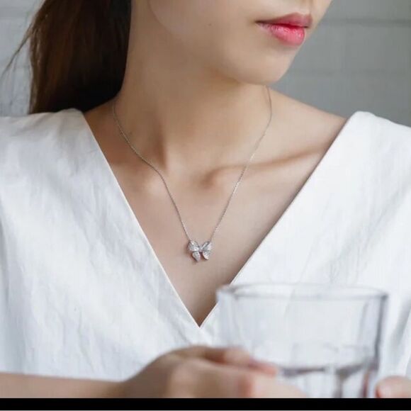 925 Sterling Silver Diamond  Bow Pendant Necklace New in Gift Box - Picture 2 of 7